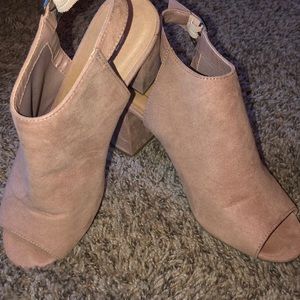 Beige heels with adjustable back
